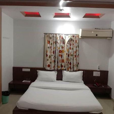 Hotel Rajdhani Halol Экстерьер фото