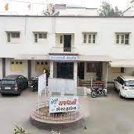 Hotel Rajdhani Halol Экстерьер фото