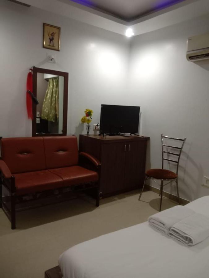 Hotel Rajdhani Halol Экстерьер фото